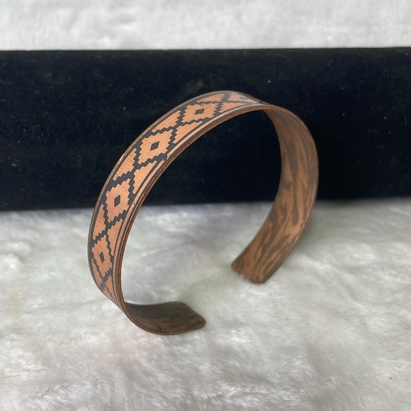 Copper cuff bracelet with black design. - Picture 2 of 6